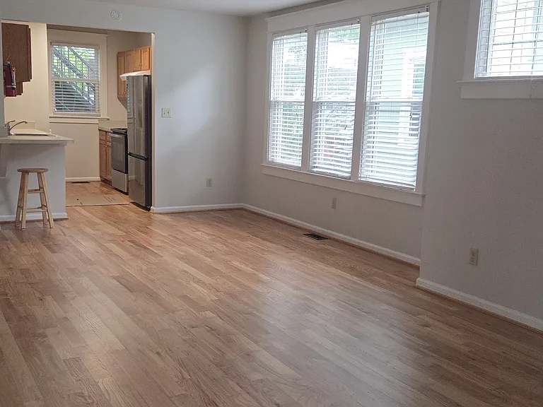 28 W Park Ave #2R — Photo 3