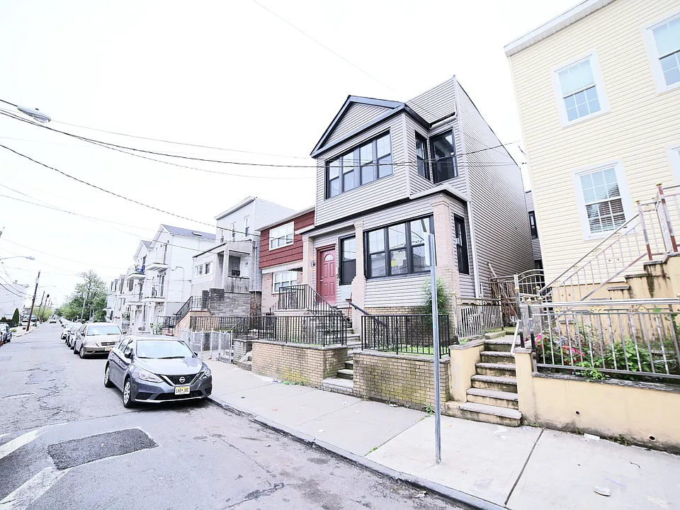 137 Myrtle Ave #2F-C