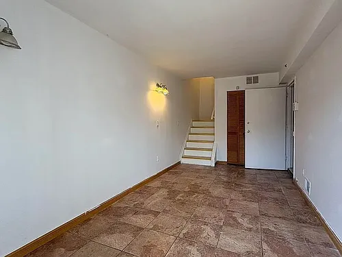 20 Tappen Ct Photo 1