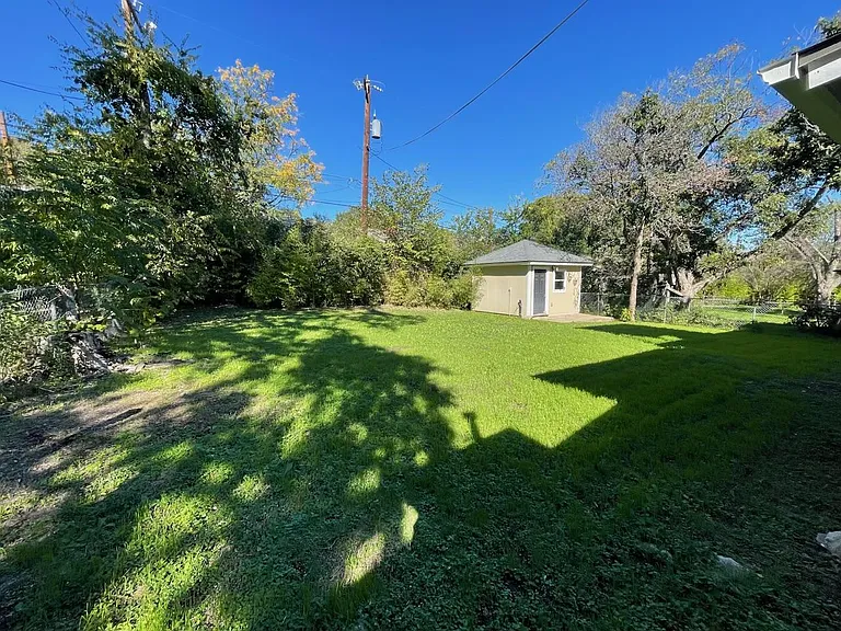 431 Irvington Dr — Photo 50