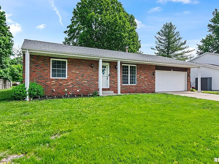 4 Guinevere Dr — Photo 1
