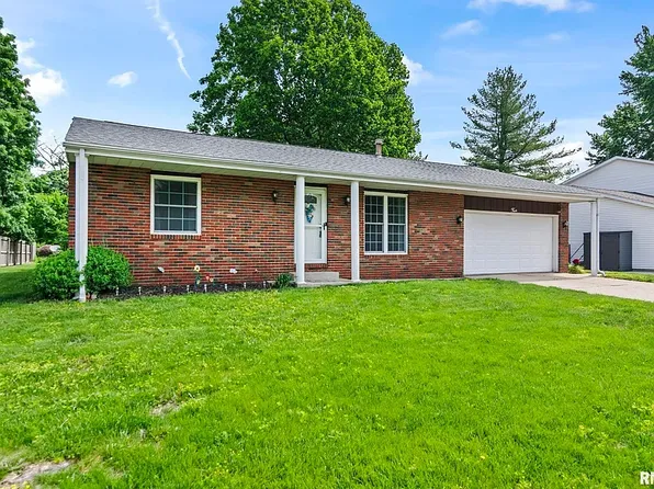 4 Guinevere Dr, Rochester, IL 62563