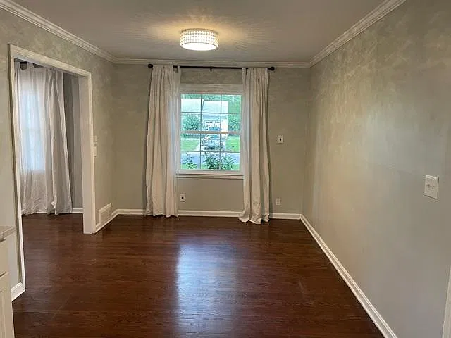 5725 Horton St — Photo 8