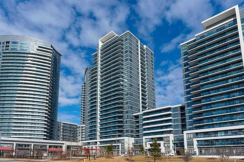 7165 Yonge St Photo 1