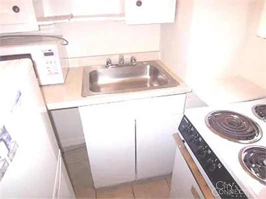 Rented by City Connections Realty | media 32