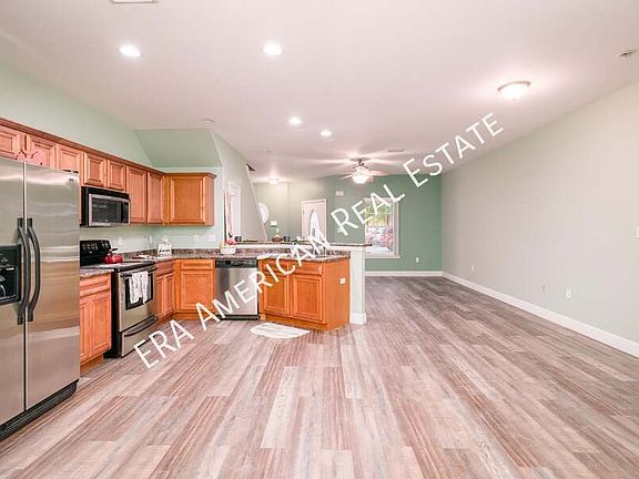 5th image of 827 Fairview Dr