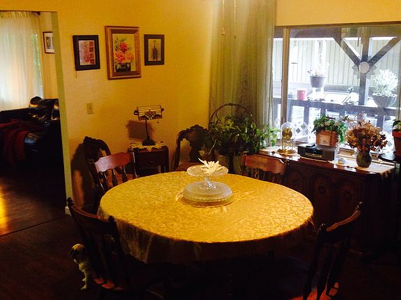 Large dining room 