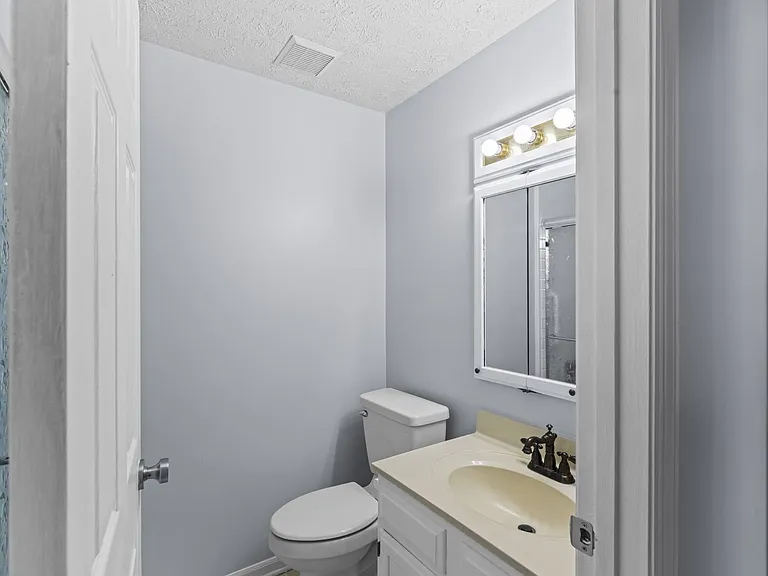 815 Deering Rd — Photo 18