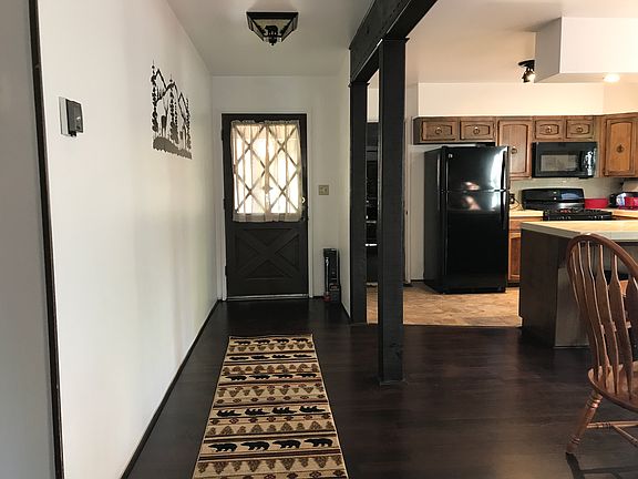 3rd image of 931 Mountain Ln