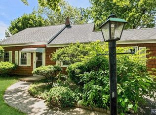 74 Village Rd, Pompton Plains, NJ 07444