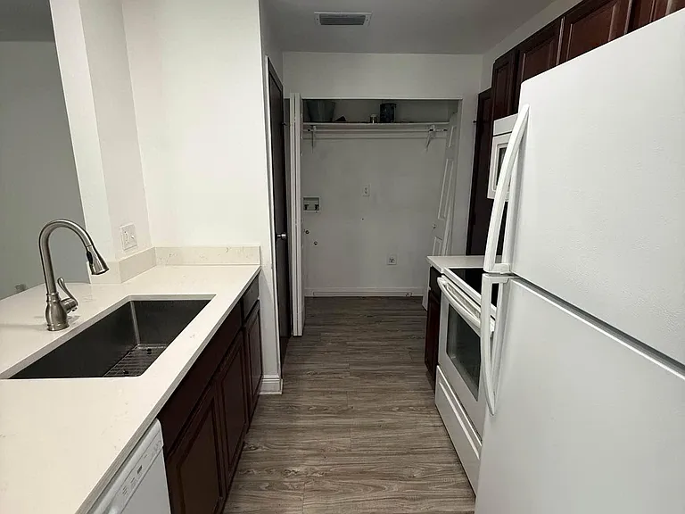 1043 Spring Meadow Dr #1043 — Photo 14