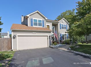 2726 Providence Ln, Lindenhurst, IL 60046