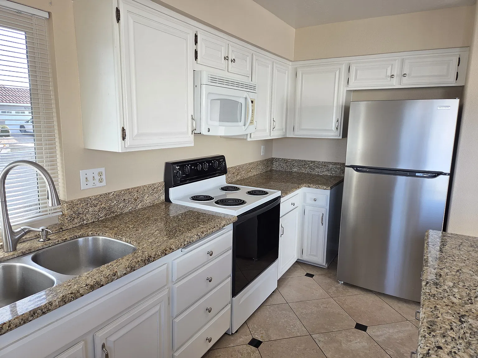 5740 Avenida Circo — Photo 4