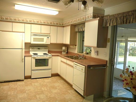 4th image of 9027 S Waterview Dr