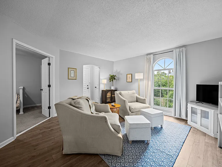 515 W 2nd St #4 — Photo 5