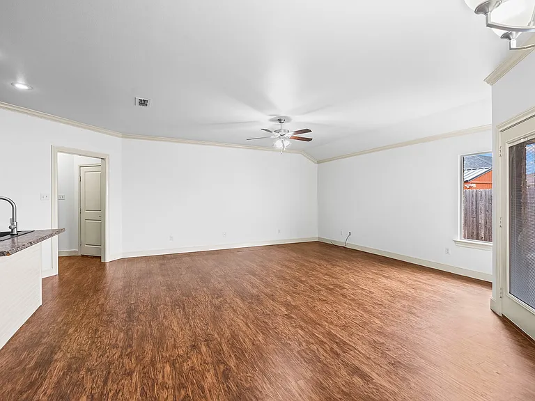 9806 Avenue V #B — Photo 5