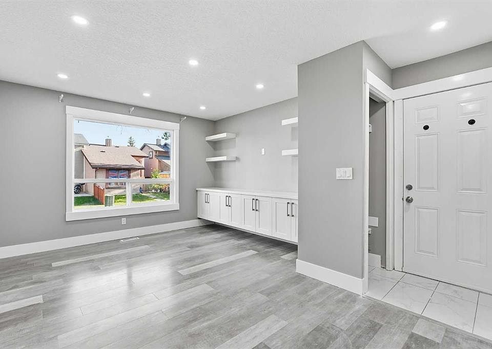 1st image of 99 Pinecliff Close S