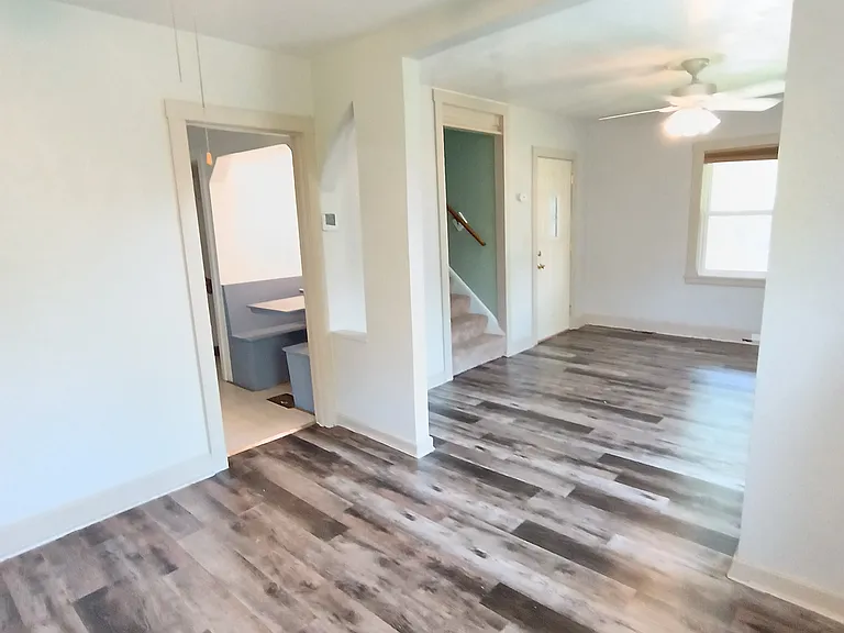 226 S Thornwood Ave — Photo 2