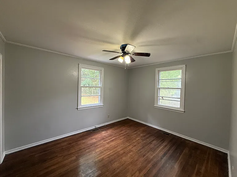 2206 Hawthorne Ave — Photo 8