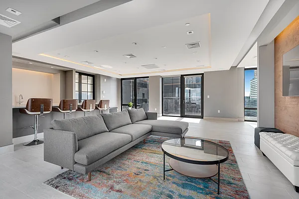 Rented by MOTION New York | media 21