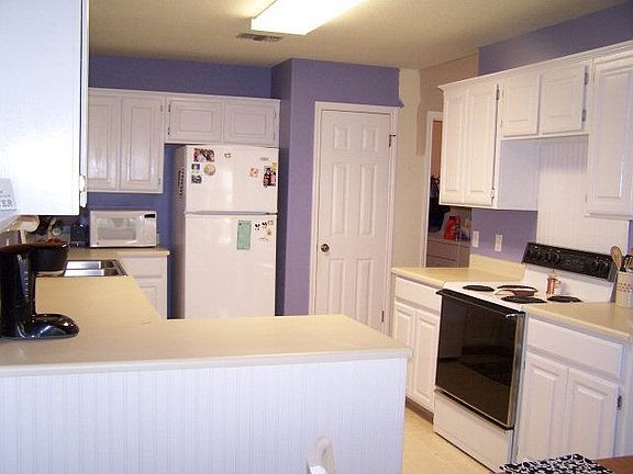 5th image of 230 Crestwood Dr