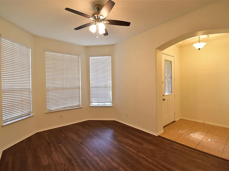 3005 Thicket Dr — Photo 2