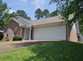 541 Thornton Dr, Columbus, MS 39702