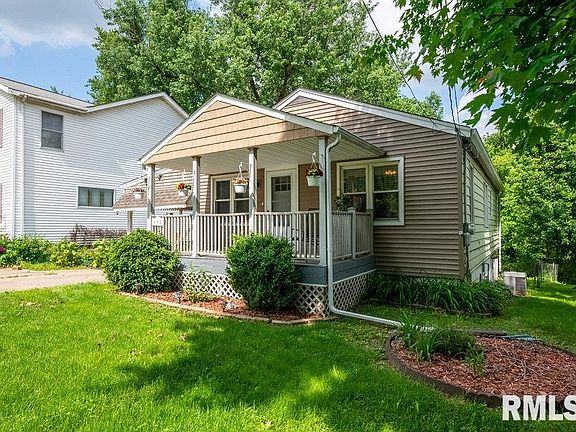 3rd image of 608 S Byron Ct