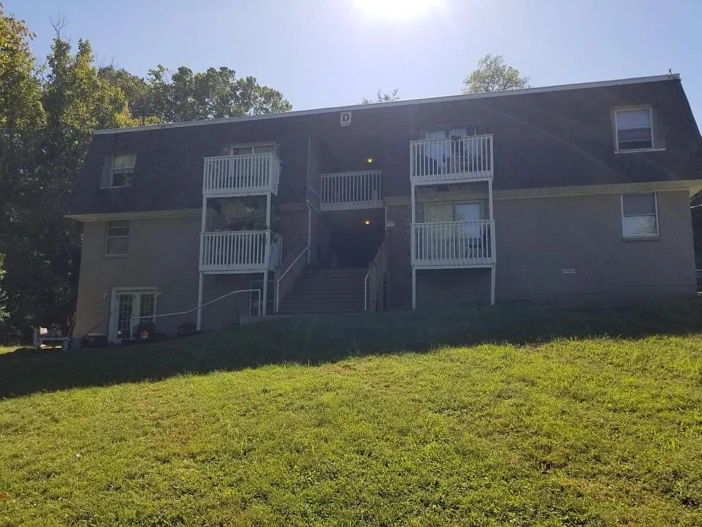 150 Mayhew Rd. Apt D2 — Photo 1