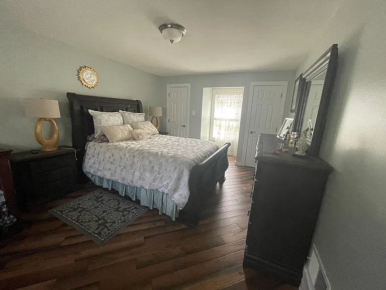 221 N Pine St — Photo 12