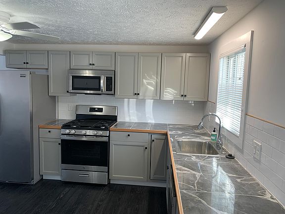 Tile counter tops and backslpash