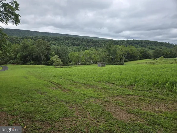 825 Pine Valley Rd, New Ringgold, PA 17960
