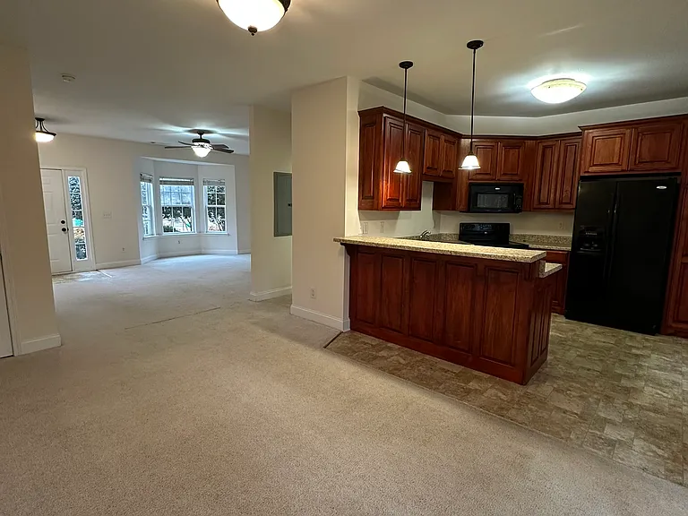 122 Crown Point Dr #4 — Photo 6
