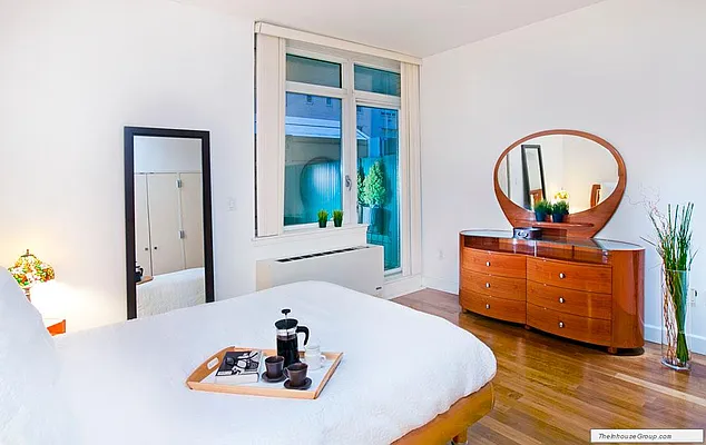 Sold by The In House Group | media 7