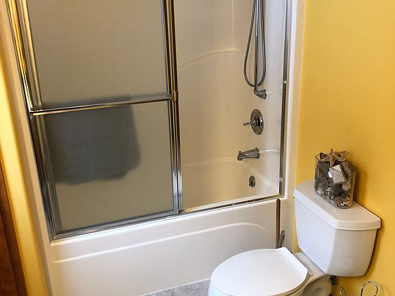2nd floor full bath.