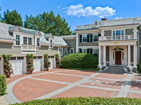 17 Crowninshield Rd, Marblehead, MA 01945