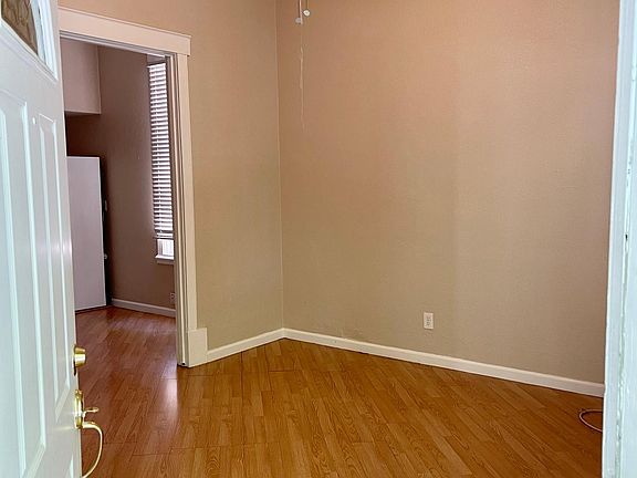 2nd image of 906 E St APT A
