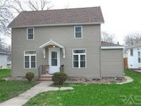 504 S 3rd St, Beresford, SD 57004