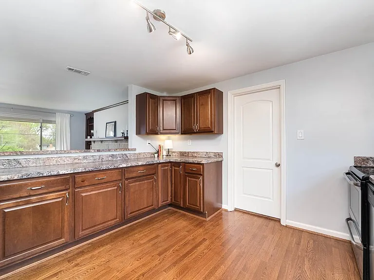 428 Kings Mills Rd — Photo 13