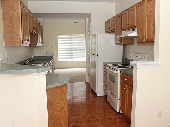 3rd image of 9810 Magnolia Pointe Cir