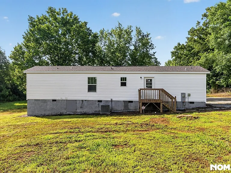 1431 W Ridgeway Rd — Photo 2