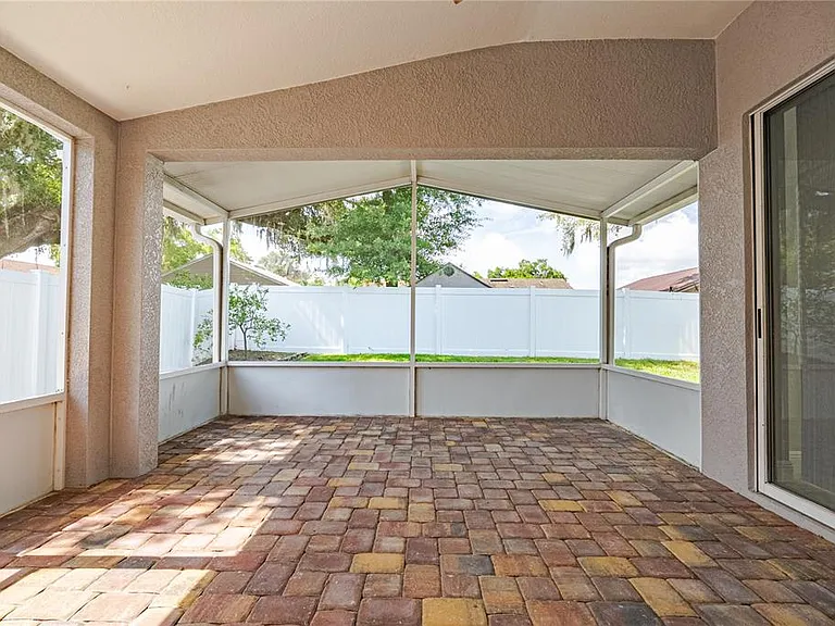 1914 Samantha Ln — Photo 21