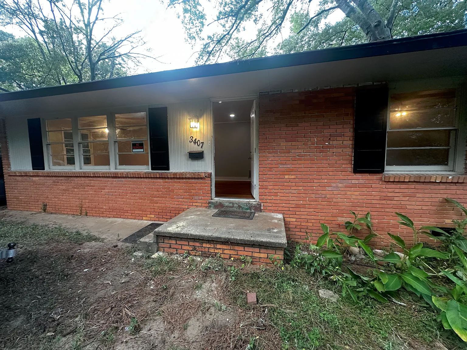 3 bed, 1.5 bath, 1100 sqft, $1,400 — Photo 1