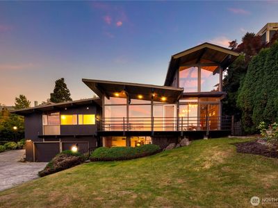 3653 W Commodore Way, Seattle, WA, 98199