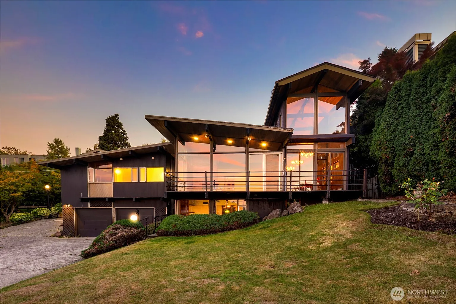 3653 W Commodore Way photo 1