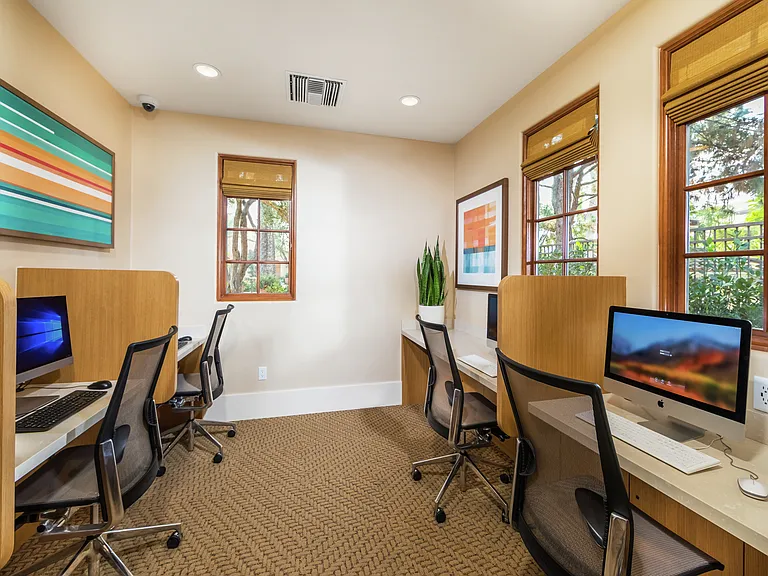 Anacapa Apartment Homes — Photo 19