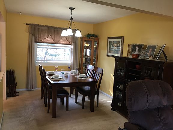 dining room 12' x 9.9'