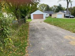 1965 Maddy Ln, Keego Harbor, MI 48320