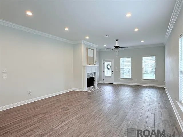4 bed, 1906 sqft, $2,350 — Photo 2