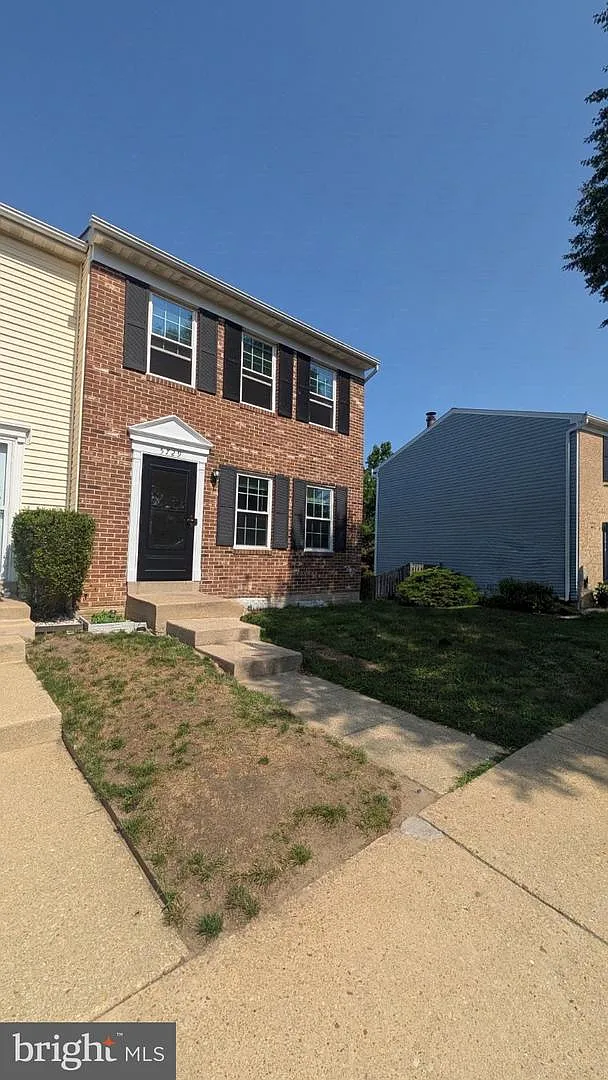 3 bed, 1.5 bath, 1700 sqft, $2,200 — Photo 2